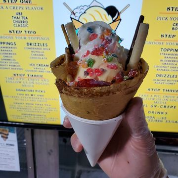 Crazy Rich Thai Tea Crepe