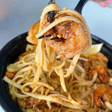 2 Garlic Chipotle  Linguine Pasta and 2 Strawberry Lemonades