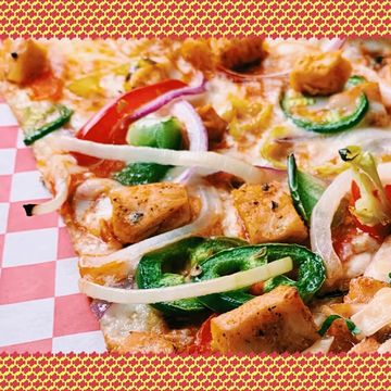 BUFFALO CHICKEN PIZZA