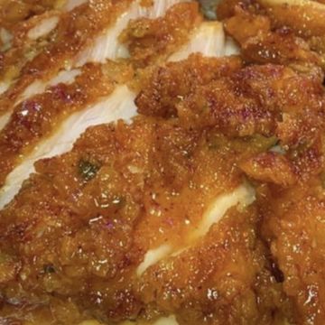 Sweet & Spicy Fried Chicken with Mac N Cheese & Greens.