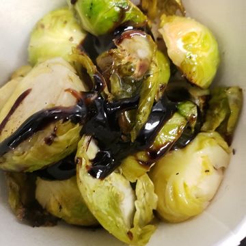 Roasted Brussel Sprouts w/ Balsamic Glaze 