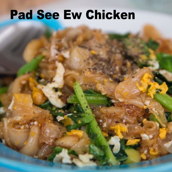 Pad  See Ew  chicken or tofu with side and drink 