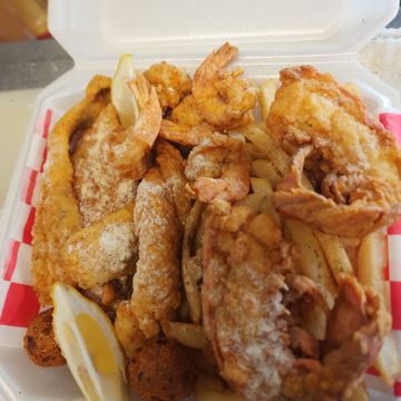 Fish, Shrimp & Lobster Combo 