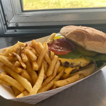 Cheeseburger and fries 
