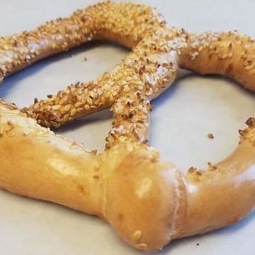 Sesame pretzel 