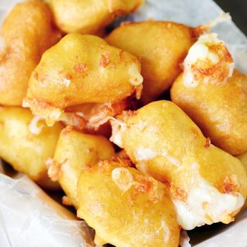 Deep fried Cheese Curds