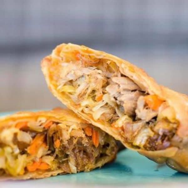 2 Chicken/ Shrimp/ Veggie Egg Rolls