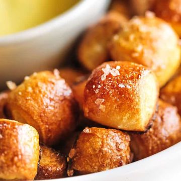 Mini Pretzel Bites w/ Cheese Sauce & IPA Mustard 