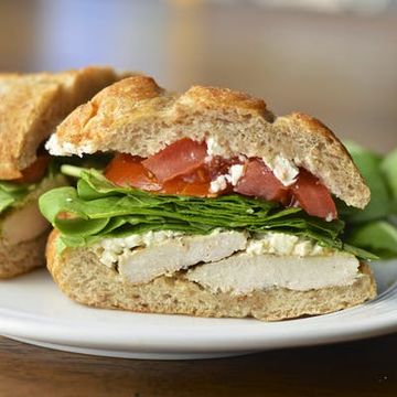 Chicken Sandwich (Pollo) 