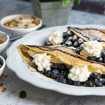 Blueberry & Roasted Almonds Crepe