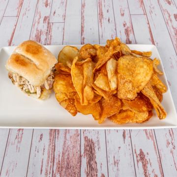 Smokey pulled chicken slider Meal