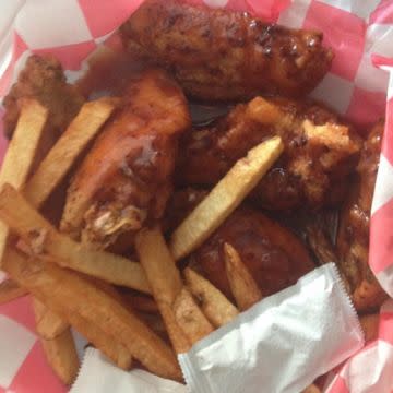 Bone in Chicken Wings and Side