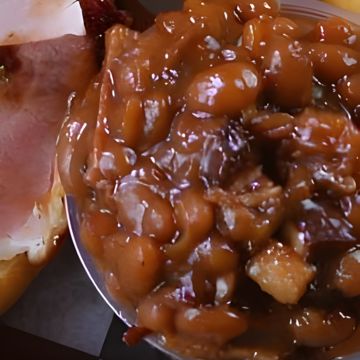 Smokey Baked Beans w/ Brisket 