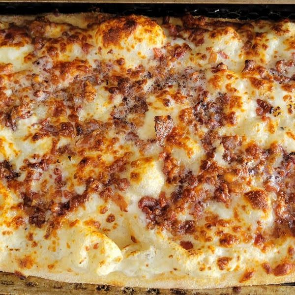 Fly White Pizza