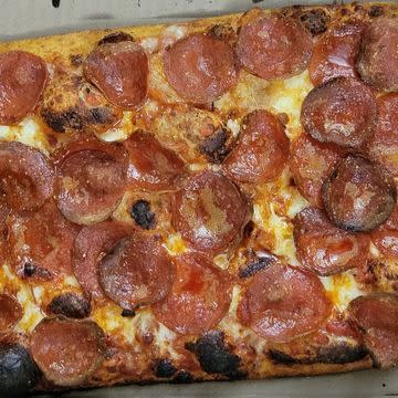 Fly Pepperoni Pizza