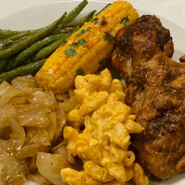 Jerk Turkey Wings w/ 2 Sides & Muffin 
