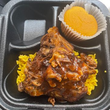 Jerk Chicken Wings w/ 1 Side & Muffin 
