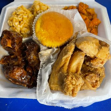 Fried Whole Chicken Wings w/ 1 Side & Toast 