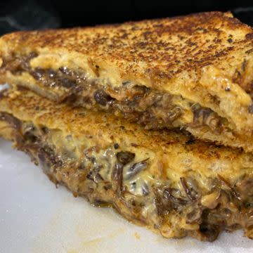 Grilled Cheese w/ Chips 