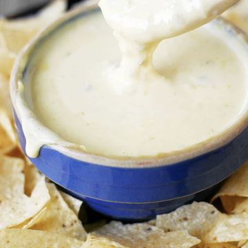 Cheese dip & chips 