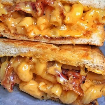 Wisconsin Bacon Mac & Cheese Grilled Cheese