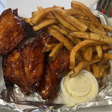 Chicken Wings & Fries 