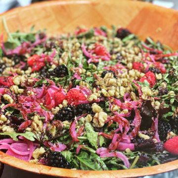 Vegetarian berry salad 