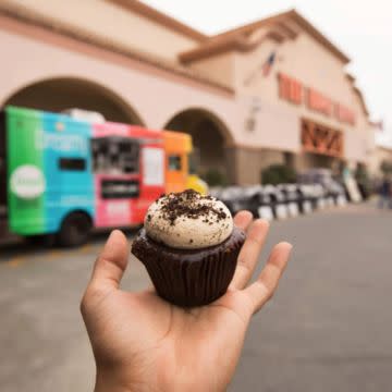 CUPCAKE TRUCK CATERING PACKAGE