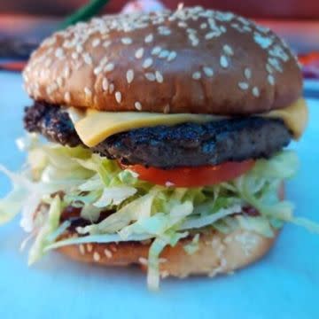 1⁄2 LB Angus Cheeseburger 