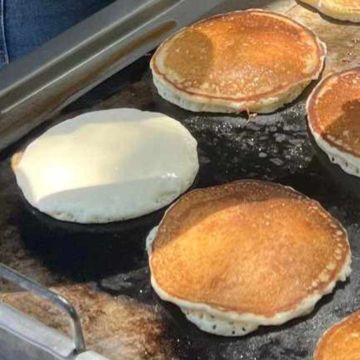 Homemade pancakes (2 per guest)