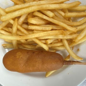 Corn Dog Basket w/ Fries