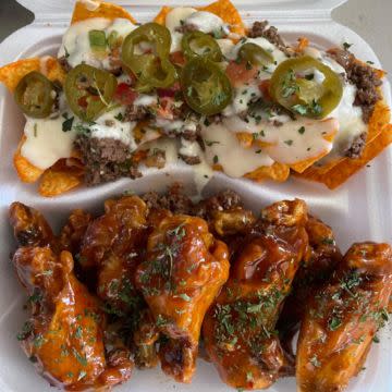 10PCS Wings w/ Beef Nachos