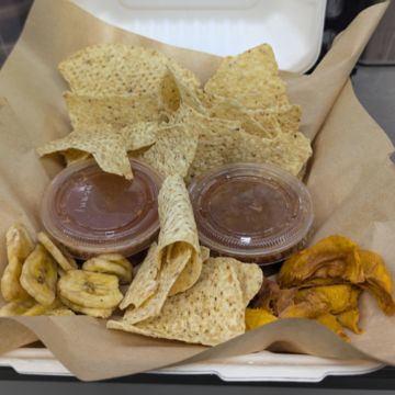 Spicy & Sweet Caribbean Salsa & Chips