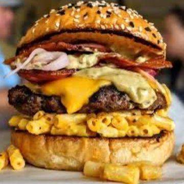 Bacon Mac and Cheese Burger 