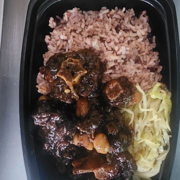 Oxtail w/rice and Peas 