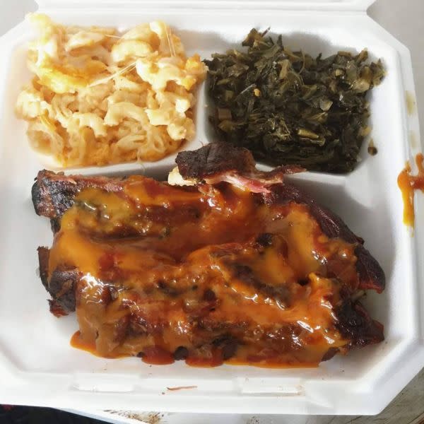 pulled pork or pulled chicken dinner 