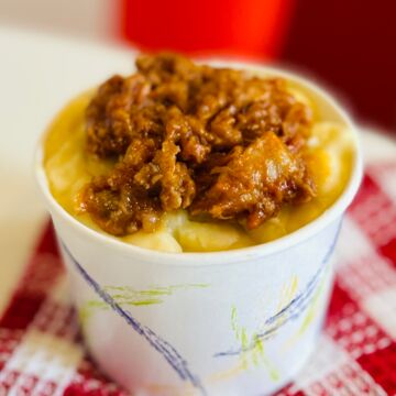 Mac & Cheese Cups topped with Pulled Pork