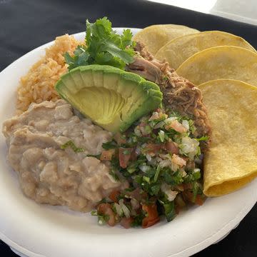 Carnitas plate 