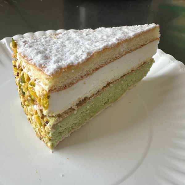 Pistachio & Ricotta Cake