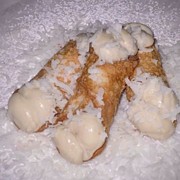 Six (6) Large Cannolis