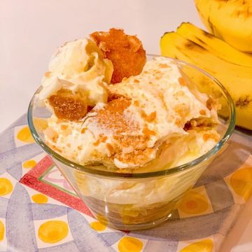 Sweet planting and banana pudding with graham cracker crust