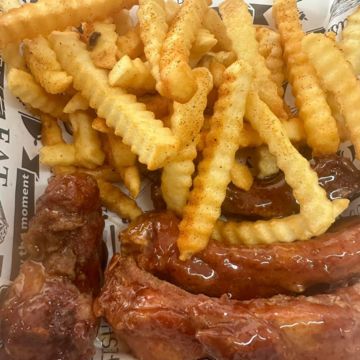  Fried Ribs w/ Fries