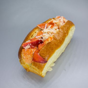 Cold Dressed Lobster Roll 