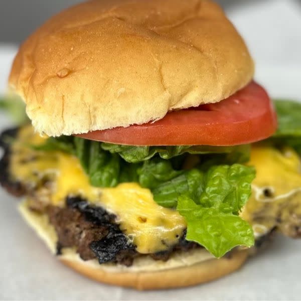 Cheeseburger w/ Fries