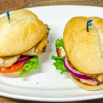 2 Grilled Peri Chicken Sliders