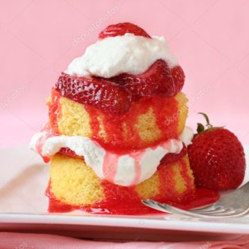 Strawberry crunch cake