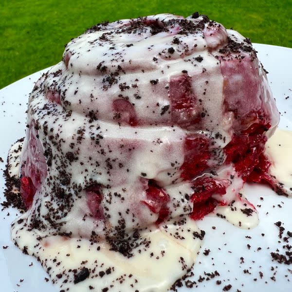 Red Velvet Cinnamon Roll 