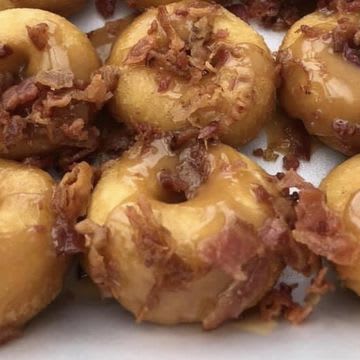 Maple Bacon Donuts ( 8-pack)