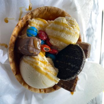 Waffle Bowl w/ Cookies