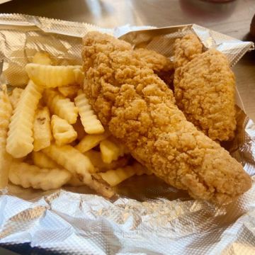 Geechee Chicken Tenders & Fries Basket 